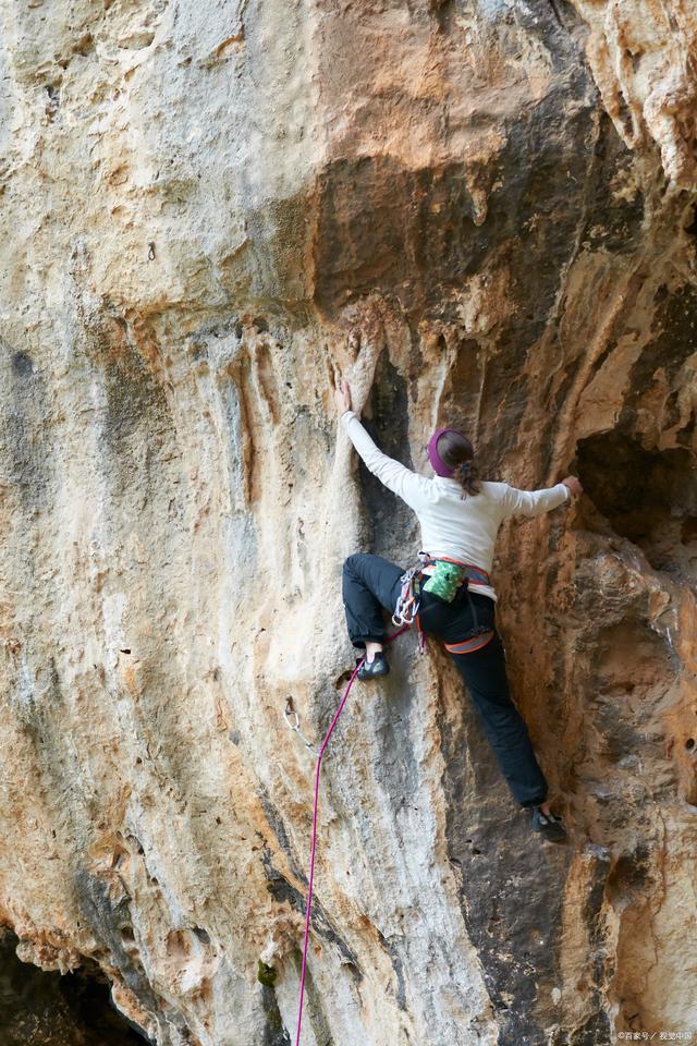 高原攀岩挑战赛，极速挑战山巅极限