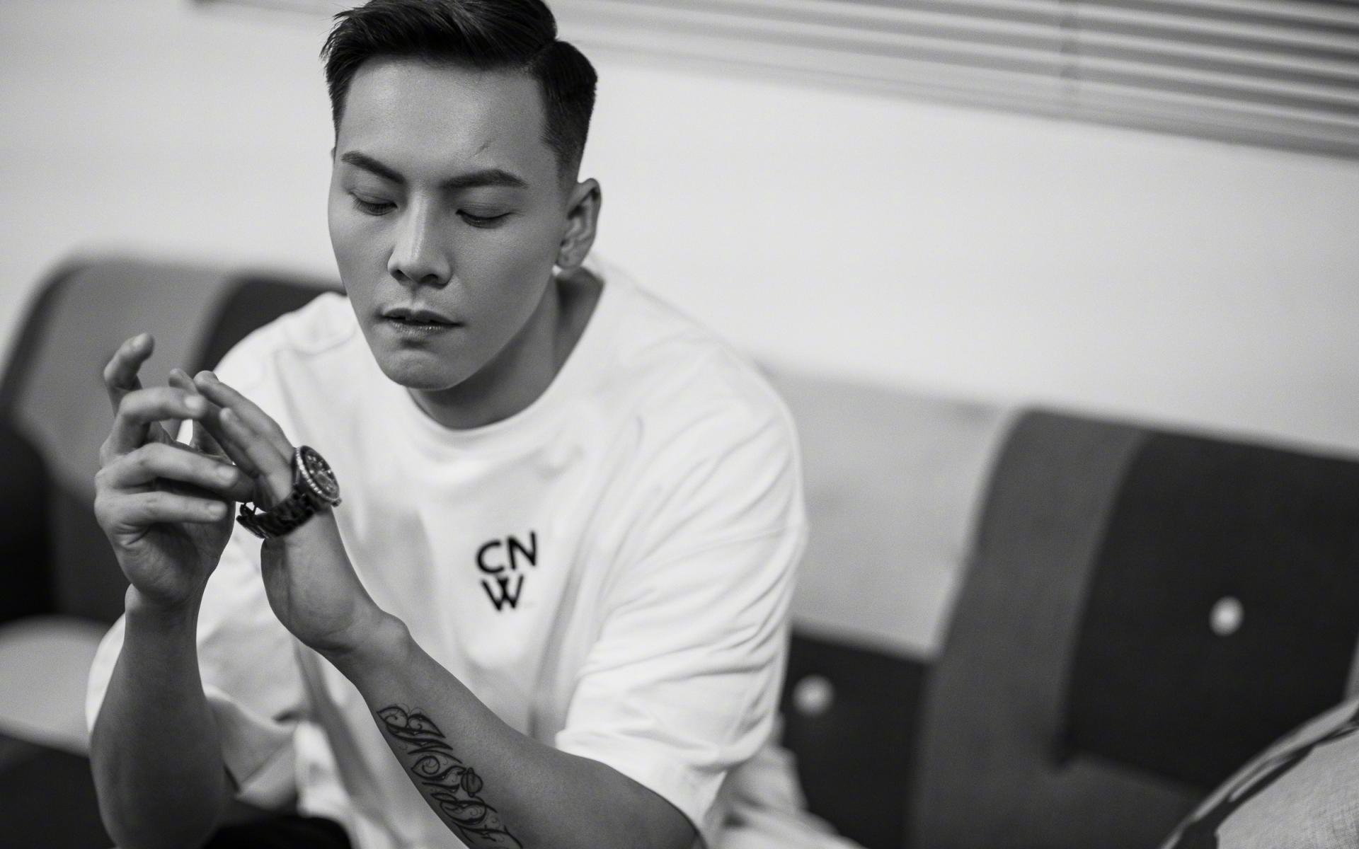 足球中的技术奇迹:知名运动员的冷门技能大揭秘,足球球员技能