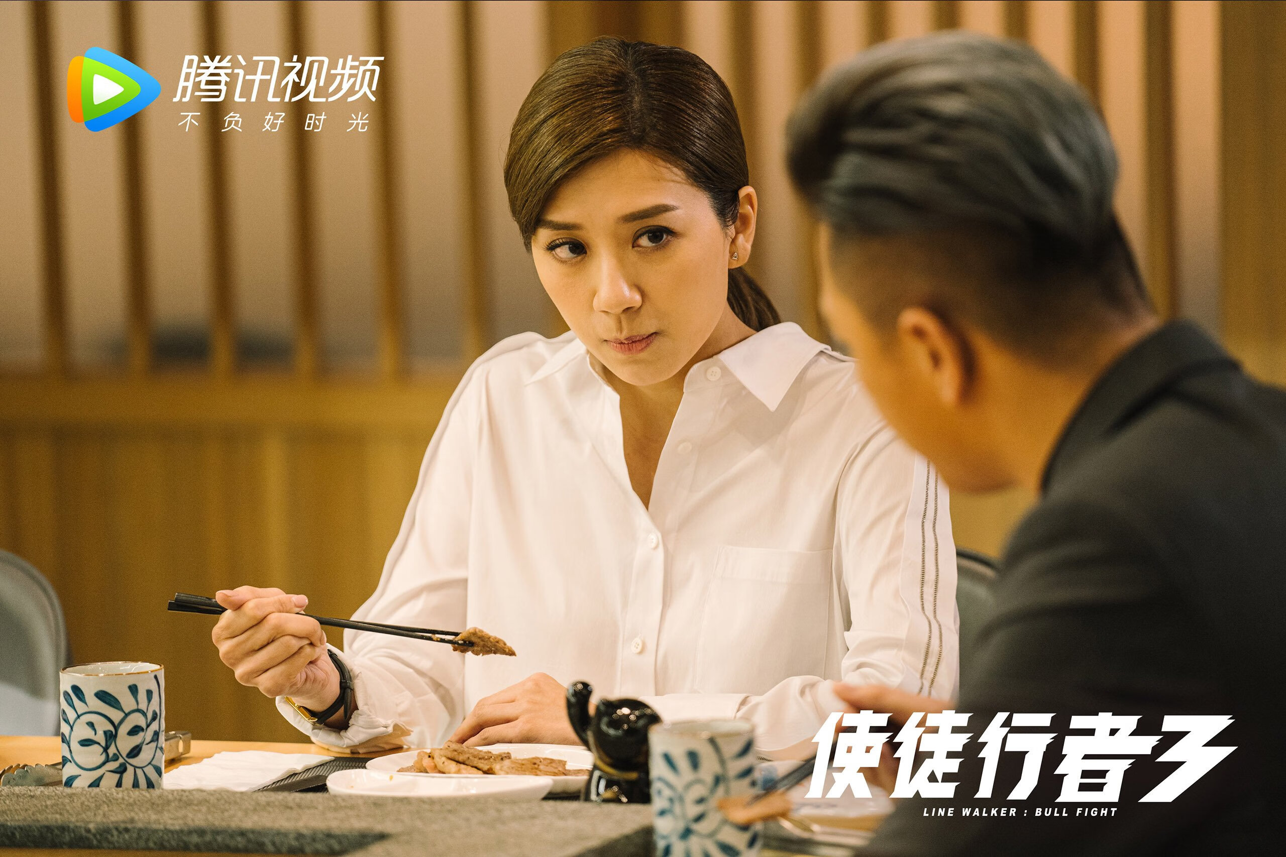 AYX体育官网-高原攀岩挑战赛，极速挑战山巅极限，高空攀岩讲解示范