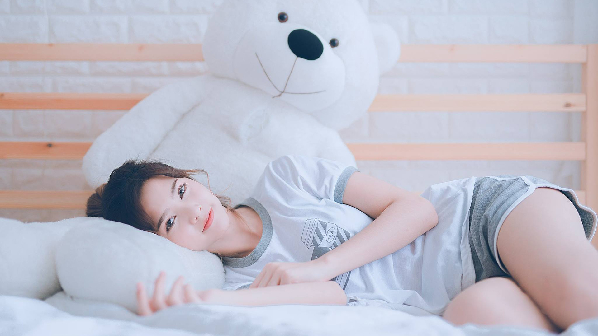 西班牙马术代表队在巴黎奥运会团体障碍赛中获得铜牌,展现团队协作精神。