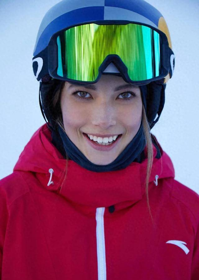 爱游戏：回顾经典：十位改变历史的运动明星的简单介绍