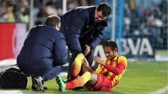 爱游戏:篮球场上伤病频发，球员健康引关注