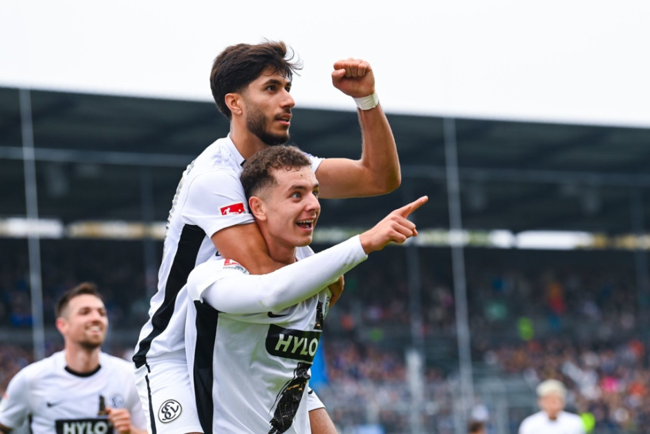 爱游戏体育：德甲沙尔克04的崛起与未来潜力的简单介绍