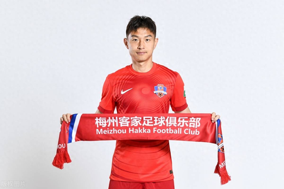 爱游戏:2025年球员转会市场:备受关注的热门球员的简单介绍 爱游戏:2025年球员转会市场:备受关注的热门球员的简单介绍