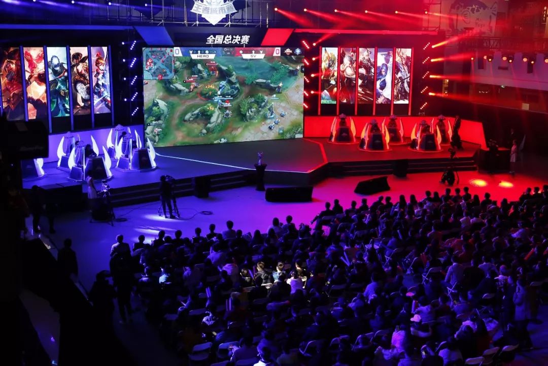 爱游戏APP:中国足球：职业联赛是基石，国家队是龙头的简单介绍