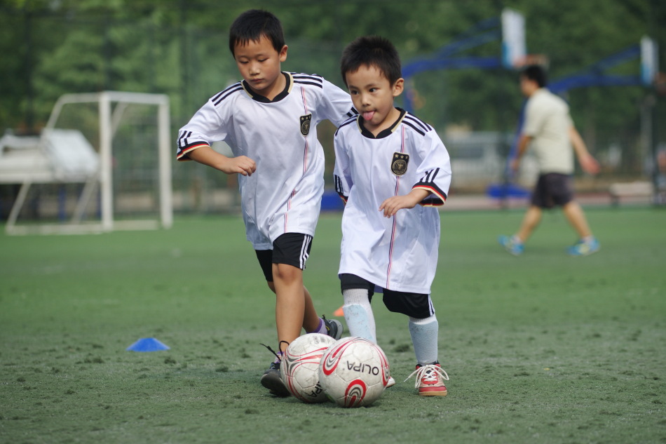 爱游戏:回归青涩:年轻球员的首次大赛体验的简单介绍 爱游戏:回归青涩:年轻球员的首次大赛体验的简单介绍