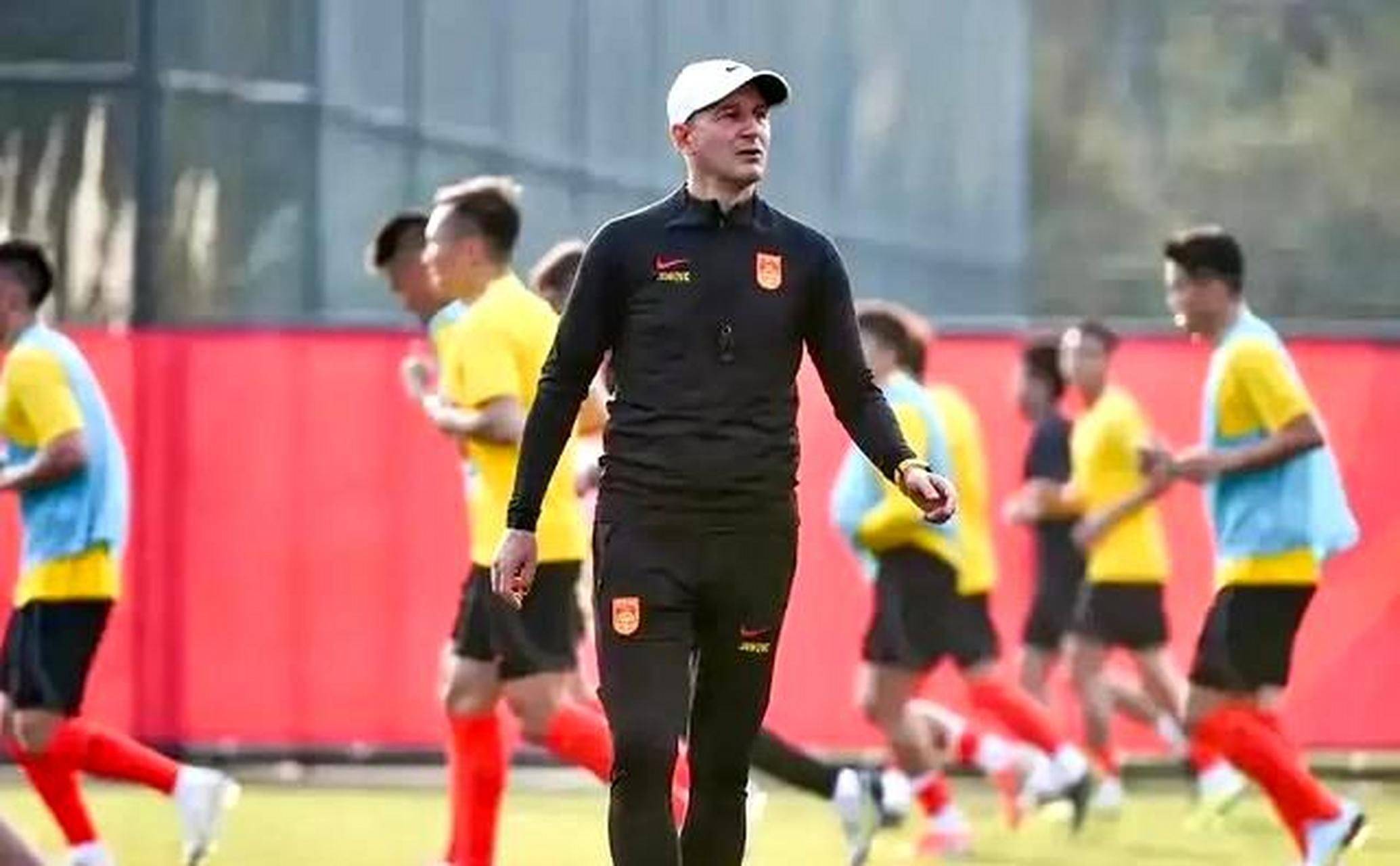 爱游戏平台-包含爱游戏APP:归化球员费南多伤病康复的运动医学研究的词条